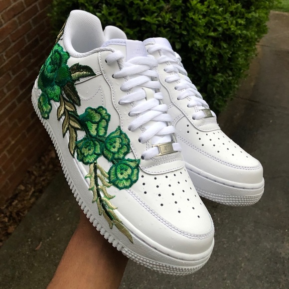 Green Rose - Picture 3 of 3